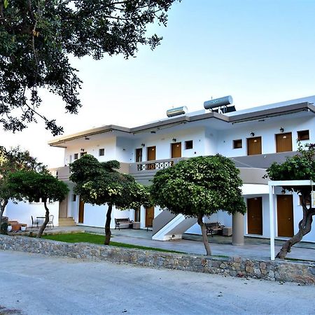 Idomeneas Apartments Soúgia Esterno foto