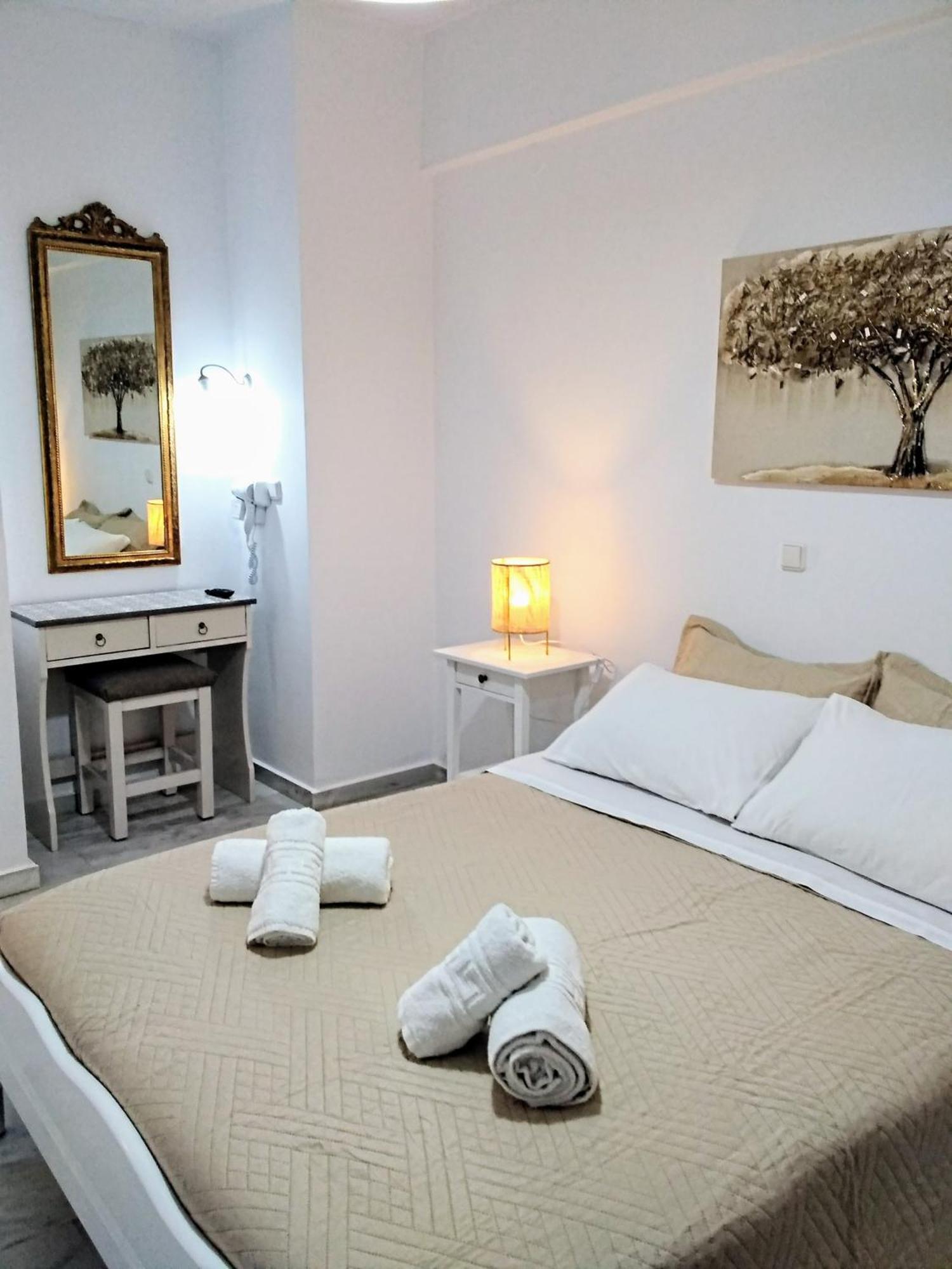 Idomeneas Apartments Soúgia Esterno foto