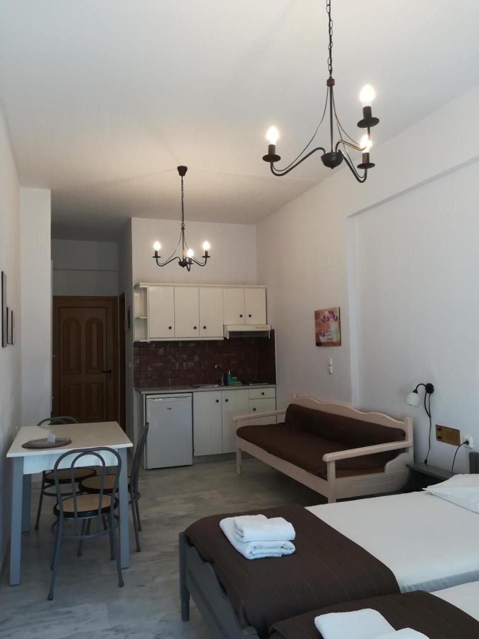 Idomeneas Apartments Soúgia Esterno foto